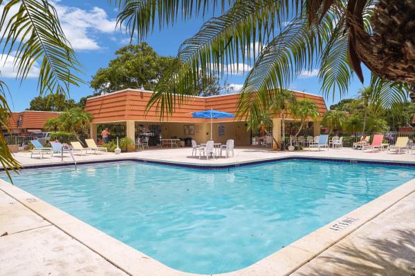 Waterford Courtyards At Crystal Lakes North, 2938 SW 12th St, Deerfield Beach, Florida 33442, image 3