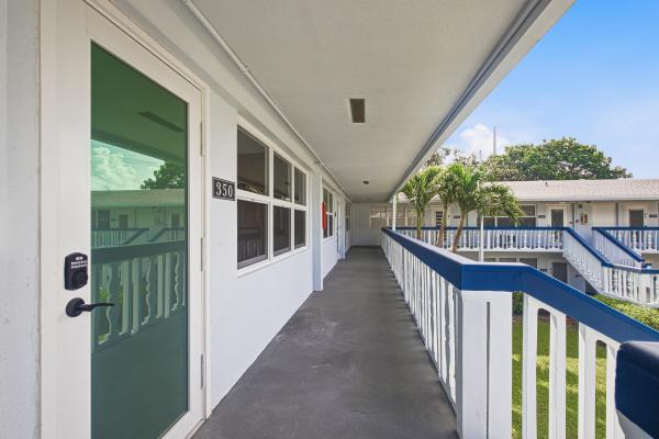 350 Farnham Q, Deerfield Beach, Florida 33442, image 3