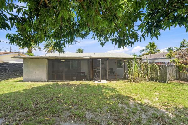 Lyndon Lanes, 1010 Pine Tree Dr, Lantana, Florida 33462, image 1