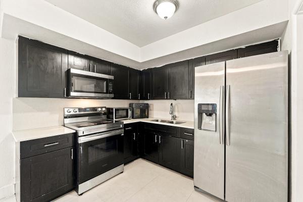 Lyndon Lanes, 1010 Pine Tree Dr, Lantana, Florida 33462, image 3