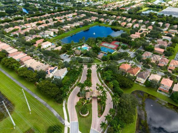 Nautica Lakes, 11487 Blue Violet Ln, Royal Palm Beach, Florida 33411, image 2