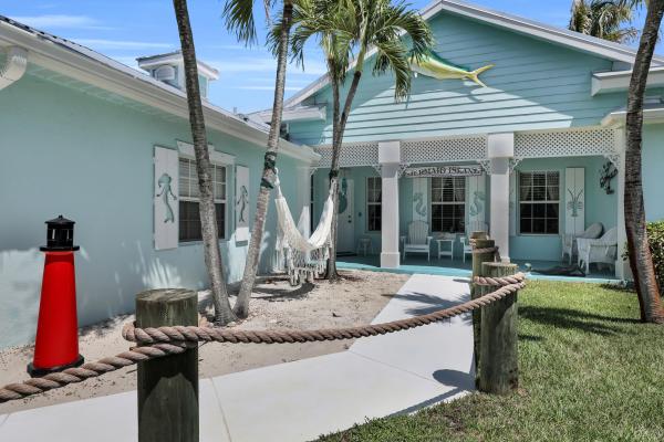 10831 SE Pinegrove St, Tequesta, Florida 33469, image 2