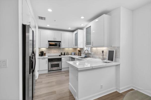 Mallory Square, 365 W Mallory Cir, Delray Beach, Florida 33483, image 1