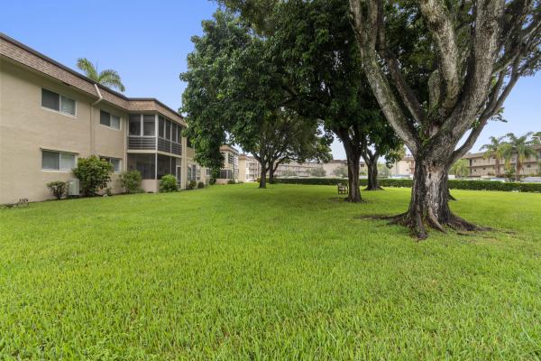 Lakeside Village, 750 Lori Dr #224, Palm Springs, Florida 33461, image 2