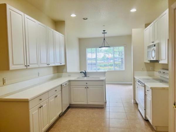 Carriage Pointe Townhomes, 25 Beechdale Ln, Boynton Beach, Florida 33426, image 2
