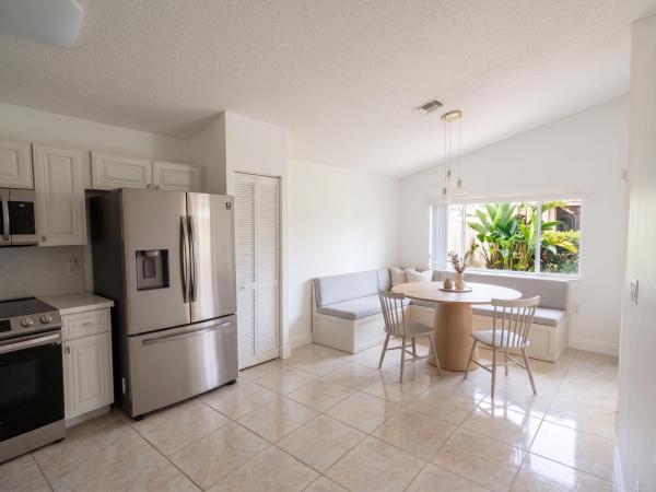 Emerald Sound At Silver Lakes, 17904 SW 1st St, Pembroke Pines, Florida 33029, image 2