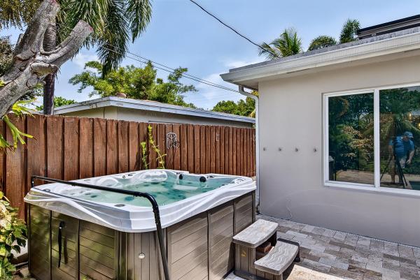 North Andrews Gardens, 4821 NE 6th Ave, Oakland Park, Florida 33334, image 1
