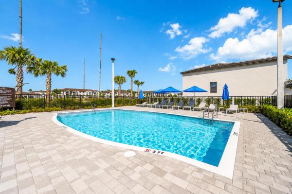 Viewpoint At Vista Lago, 424 NW 203rd Ter, Miami Gardens, Florida 33169, image 2