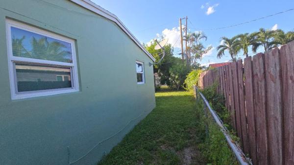 Collier Estates, 911 NE 58th St, Oakland Park, Florida 33334, image 2