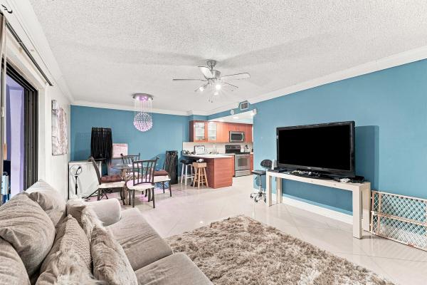 6 Spinning Wheel Ln, Tamarac, Florida 33319, image 3