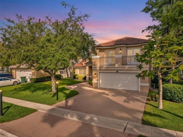 Chapel Oaks, 420 NW 188th Ter, Pembroke Pines, Florida 33029, image 2