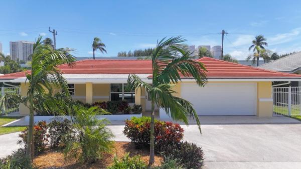 Yacht Harbor Manor, 1221 Singer Dr, Riviera Beach, Florida 33404, image 2