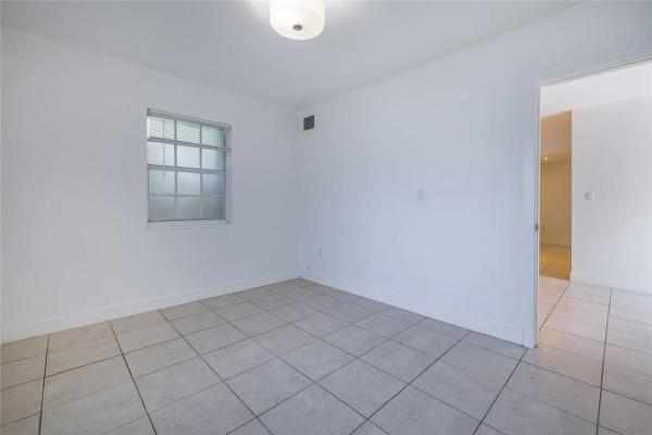 20 NE 169th St #1-2, North Miami Beach, Florida 33162, image 2