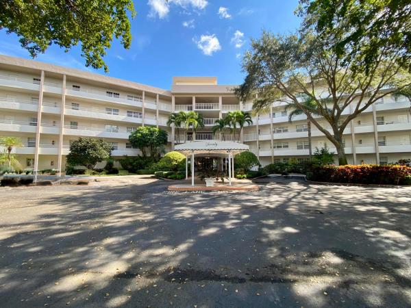 Palm-Aire Country Club 6, 3800 Oaks Clubhouse Dr #311, Pompano Beach, Florida 33069, image 3