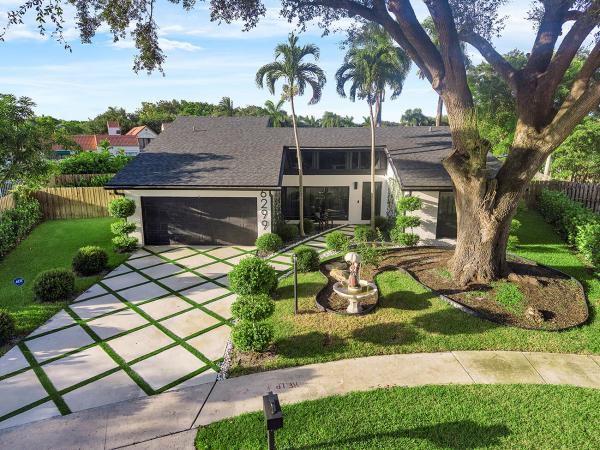 Amberwoods, 6299 Hollandaire Dr E, Boca Raton, Florida 33433, image 3