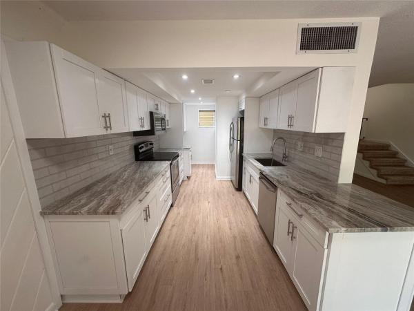 The Island Club, 1501 SE 15th St #3-4, Fort Lauderdale, Florida 33316, image 1