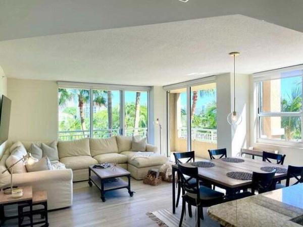 Turnberry On The Green, 19501 W Country Club Dr #414, Aventura, Florida 33180, image 2