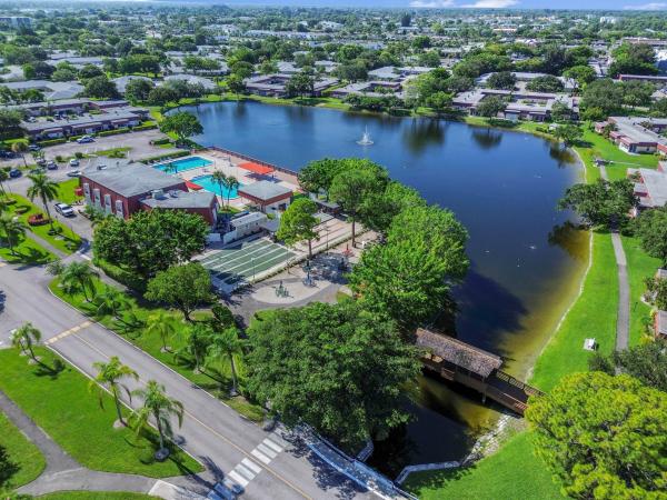 812 Salem Ln, Lake Worth, Florida 33467, image 1