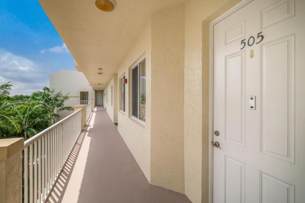 Royal Point At Palm-Aire, 3600 Oaks Clubhouse Dr #505, Pompano Beach, Florida 33069, image 3