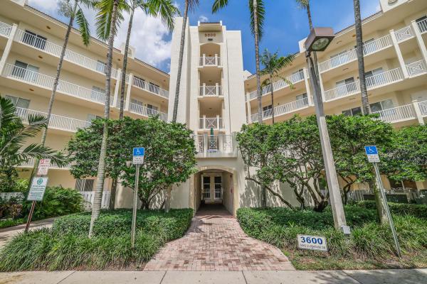 Royal Point At Palm-Aire, 3600 Oaks Clubhouse Dr #505, Pompano Beach, Florida 33069, image 3