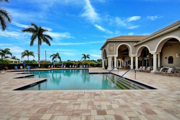 Windsor Bay Estates, 11554 Knightsbridge Pl, Wellington, Florida 33449, image 3