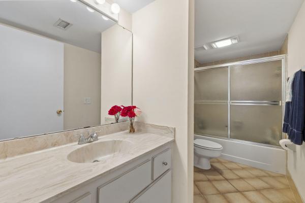 Lakeshore Village Of Meadowood, 3400 Twin Lakes Ter #206, Fort Pierce, Florida 34951, image 3