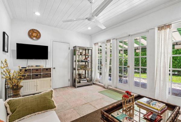 Manana Estates, 210 Debra Ln, Palm Beach, Florida 33480, image 2