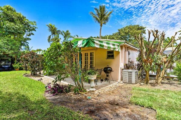Manana Estates, 210 Debra Ln, Palm Beach, Florida 33480, image 2