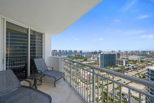 DoubleTree By Hilton Ocean Point Resort & Spa, 17375 Collins Ave #2406, Sunny Isles Beach, Florida 33160, image 1