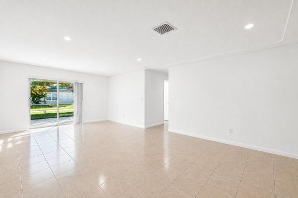 Park Manor, 330 W 22nd Ct, Riviera Beach, Florida 33404, image 3