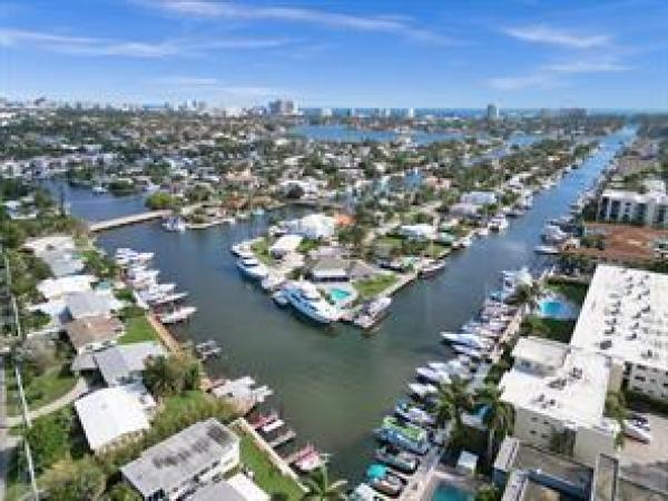Cliff Lake Villas, 1050 SE 14th Pl #15B, Fort Lauderdale, Florida 33316, image 2
