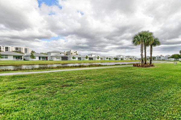 Huntington Towers, 7370 S Oriole Blvd #102, Delray Beach, Florida 33446, image 3