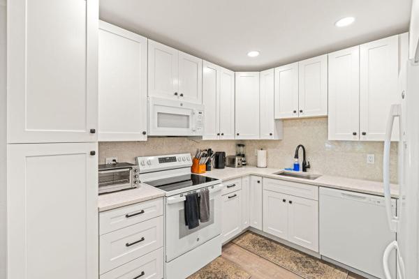 Lantana Heights, 916 W Duval St, Lantana, Florida 33462, image 1