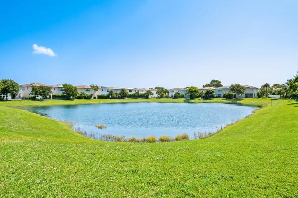 Veleiros At Crystal Lake, 1131 Verde Ct, Deerfield Beach, Florida 33064, image 2