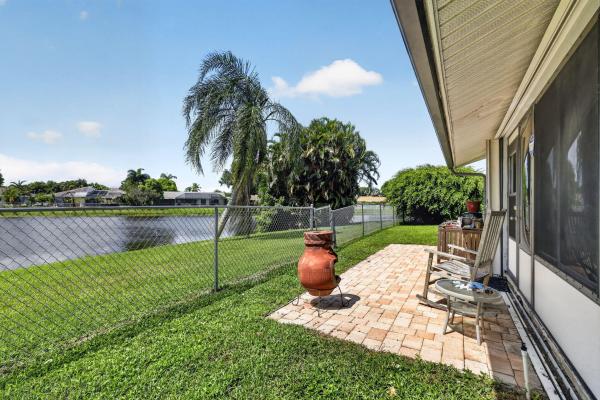 Le Chalet, 8353 Raymond Dr, Boynton Beach, Florida 33472, image 2