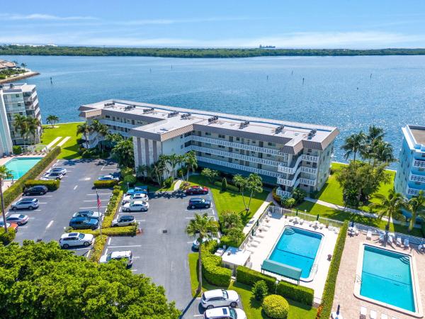 Landings East, 52 Yacht Club Dr #204, North Palm Beach, Florida 33408, image 3