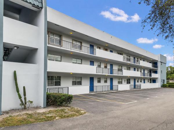 Georgetown, 1630 Embassy Dr #309, West Palm Beach, Florida 33401, image 1