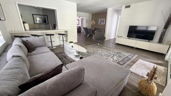 Valencia At Wilton Manors, 614 NE 26th St, Wilton Manors, Florida 33305, image 2