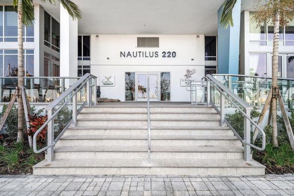 220 Lake Shore Dr DRIVE #702, Lake Park, Florida 33403, image 3