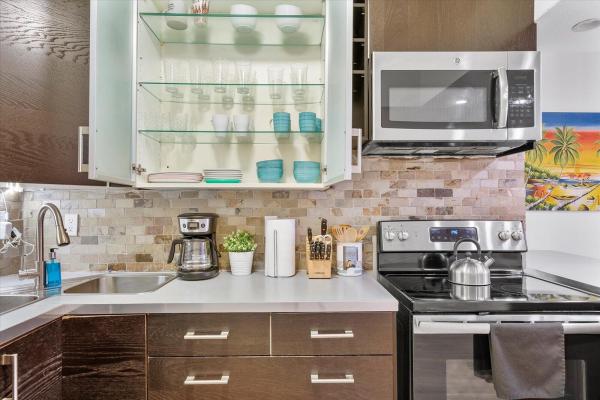 Melrose Place South, 3522 NE 166th St #6, North Miami Beach, Florida 33160, image 3