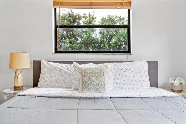Melrose Place South, 3522 NE 166th St #6, North Miami Beach, Florida 33160, image 1