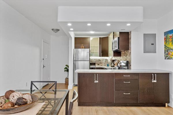 Melrose Place South, 3522 NE 166th St #6, North Miami Beach, Florida 33160, image 2