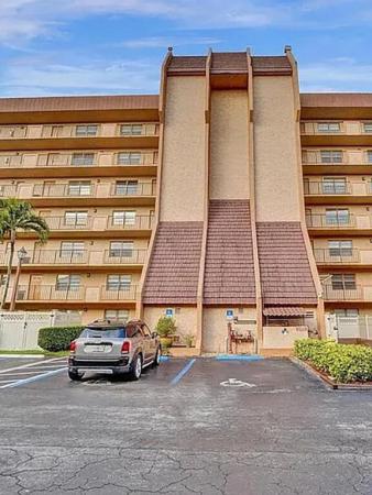 Rolling Hills Golf And Tennis Club, 3001 W Rolling Hills Cir #709, Davie, Florida 33328, image 1