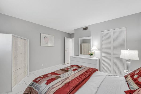Lakeside Village, 752 Lori Dr #217, Palm Springs, Florida 33461, image 2