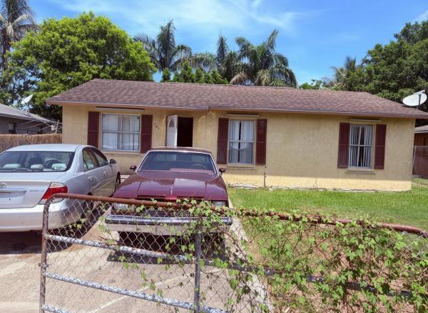 Seminole Manor, 307 Seminole Ct, Pahokee, Florida 33476, image 3