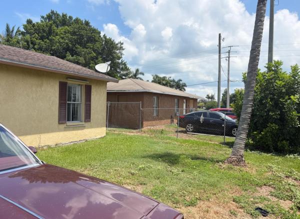 Seminole Manor, 307 Seminole Ct, Pahokee, Florida 33476, image 1