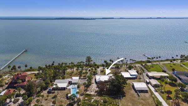Fort Pierce Residential, 4003 S Indian River Dr, Fort Pierce, Florida 34982, image 1