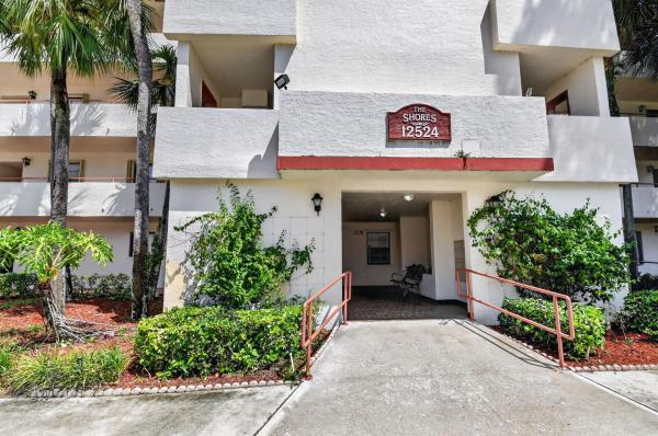 The Shores At Wellington, 12524 Shoreline Dr #404, Wellington, Florida 33414, image 2