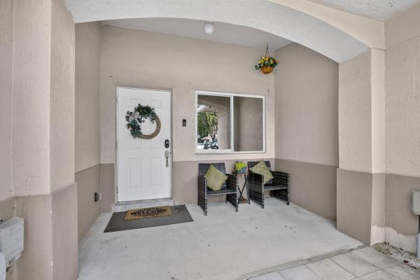 Davie Manor, 4950 Palm Garden Ln, Davie, Florida 33314, image 3