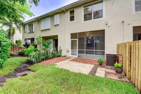 Melrose Verona Lakes, 9113 Tremezzo Ln, Boynton Beach, Florida 33472, image 3